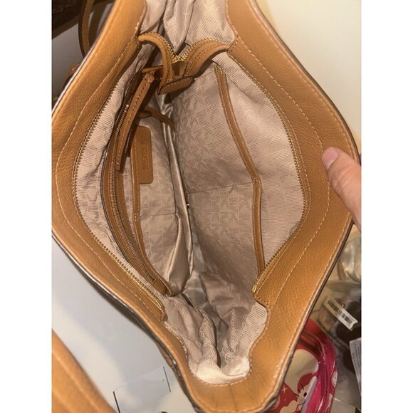 Michael Kors Julia Medium Leather Hobo Bag. -Brown -Some Flaws, See Description. - Picture 5 of 8